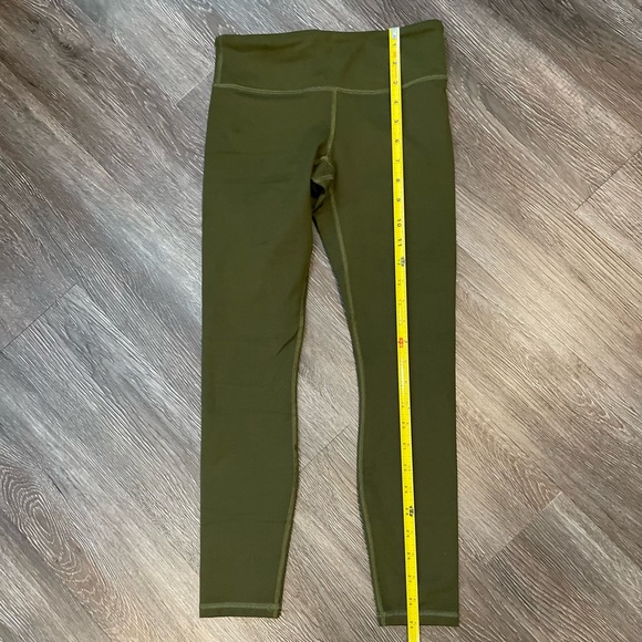 Fabletics Define PowerHold® Mid-Rise Capri - Picture 5 of 7